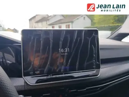 Photo 14 Volkswagen Golf  1.5 eTSI EVO2 150 DSG7