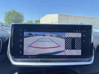 Photo 16 Peugeot 208  Hybrid 110 ch e-DCS6