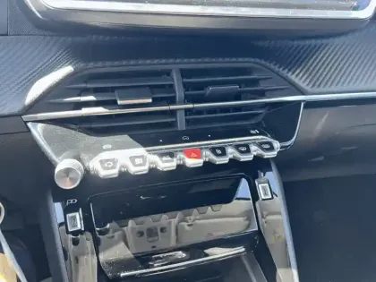 Photo 14 Peugeot 208  Hybrid 110 ch e-DCS6