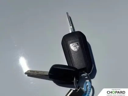 Photo 20 Peugeot 208  Hybrid 100 e-DCS6