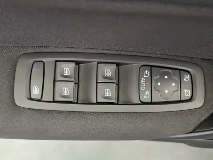 Photo 29 Renault Megane Mégane IV Berline Blue dCi 115 EDC