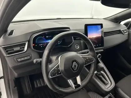 Photo 18 Renault Clio  E-Tech full hybrid 145