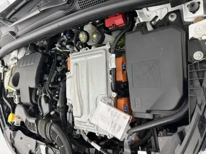 Photo 35 Renault Clio  E-Tech full hybrid 145