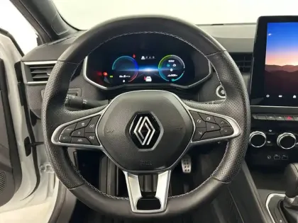 Photo 23 Renault Clio  E-Tech full hybrid 145