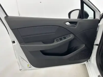 Photo 19 Renault Clio  E-Tech full hybrid 145