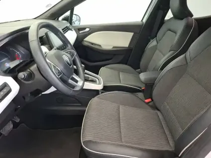 Photo 11 Renault Clio  E-Tech hybride 145