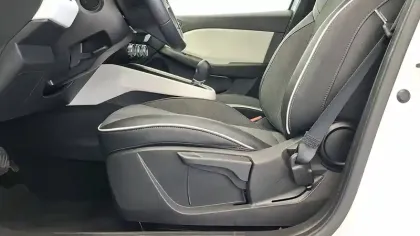 Photo 28 Renault Clio  E-Tech hybride 145