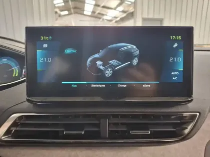 Photo 31 Peugeot 3008  Hybrid 225 e-EAT8