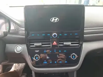 Photo 12 Hyundai Ioniq  Hybrid 141 ch