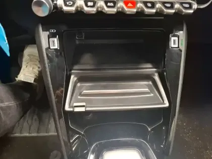 Photo 17 Peugeot 208  Hybrid 100 e-DCS6