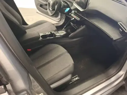 Photo 32 Peugeot 208  Hybrid 100 e-DCS6