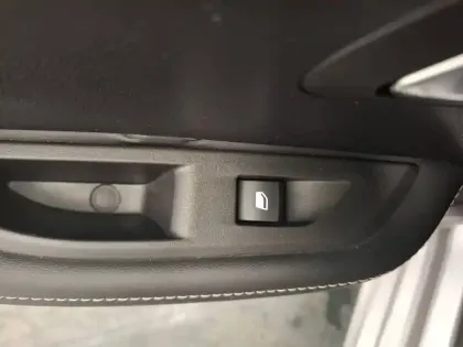 Photo 28 Peugeot 208  Hybrid 100 e-DCS6