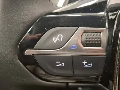 Photo 21 Peugeot 208  Hybrid 100 e-DCS6