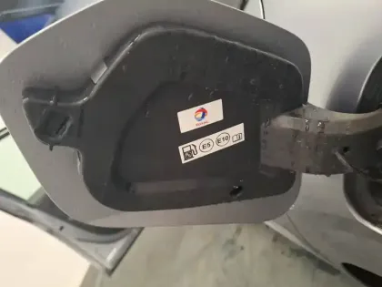 Photo 29 Peugeot 208  Hybrid 100 e-DCS6