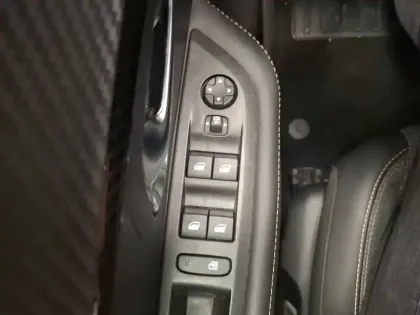 Photo 24 Peugeot 208  Hybrid 100 e-DCS6