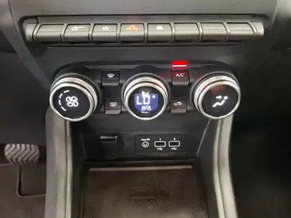 Photo 26 Renault Captur  TCe 140 EDC - 21