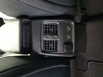 Photo 31 Renault Captur  TCe 140 EDC - 21