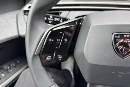 Photo 18 Peugeot 3008  Hybrid 136 e-DCS6