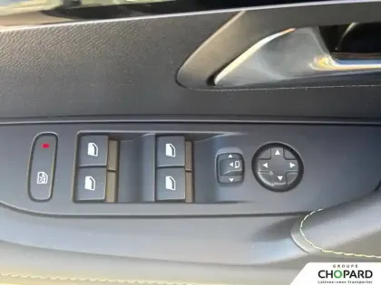 Photo 23 Peugeot 208  Hybrid 100 e-DCS6