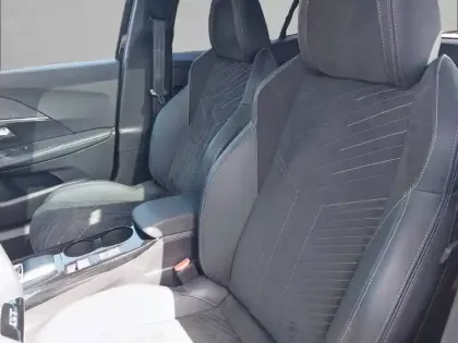 Photo 10 Peugeot 2008  Hybrid 136 e-DCS6