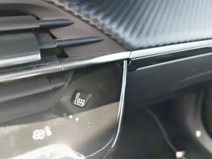 Photo 17 Peugeot 2008  Hybrid 136 e-DCS6