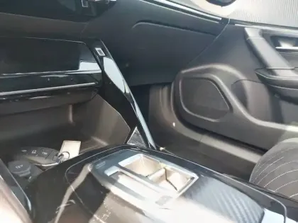 Photo 13 Peugeot 2008  Hybrid 136 e-DCS6