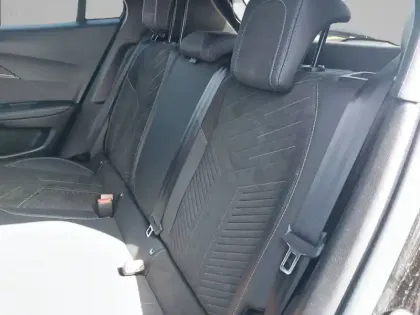 Photo 11 Peugeot 2008  Hybrid 136 e-DCS6