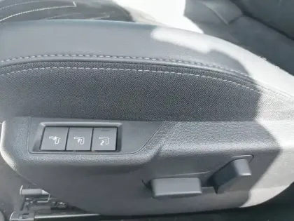 Photo 14 Peugeot 2008  Hybrid 136 e-DCS6