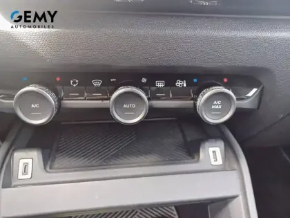 Photo 17 Citroën C4 e- 136 ch Automatique