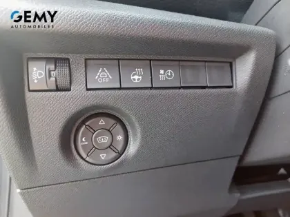 Photo 13 Citroën C4 e- 136 ch Automatique