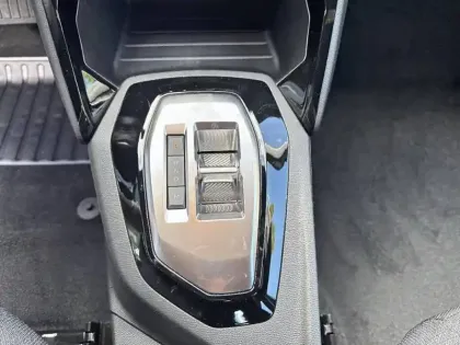 Photo 8 Peugeot 2008  Hybrid 145 e-DCS6