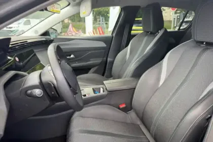 Photo 8 Peugeot 308  Hybrid 136 e-DCS6