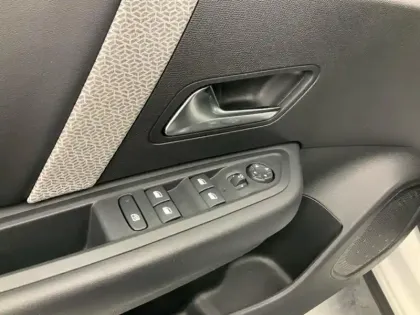 Photo 19 Citroën C4  Sté BlueHDi 130 S&S EAT8 Shine Pack