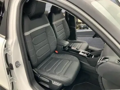 Photo 8 Citroën C4  Sté BlueHDi 130 S&S EAT8 Shine Pack