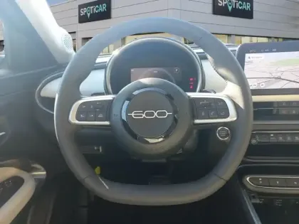 Photo 11 Fiat 600  T-Gen 3 1.2 Hybrid 110ch eDCT6 La Prima