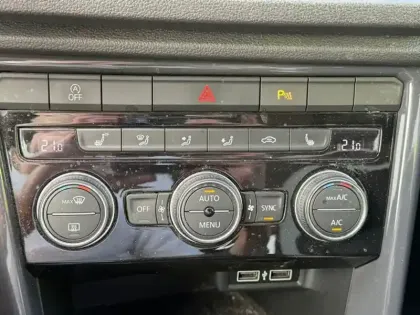 Photo 18 Volkswagen T-roc 1.5 TSI 150 Carat