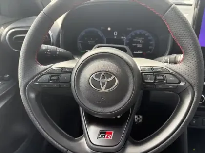 Photo 14 Toyota Yaris Hybride 1.5 HYBRID 130H GR SPORT AUTO 2W