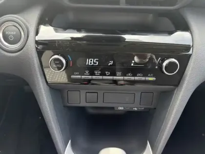 Photo 13 Toyota Yaris Hybride 1.5 HYBRID 116H DYNAMIC AUTO 2WD