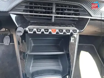 Photo 10 Peugeot 208  1.5 BlueHDi 100ch S&S Active