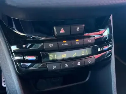 Photo 14 Peugeot 2008  1.2 Essence 110ch Crossway S&S