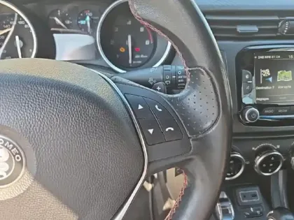 Photo 13 Alfa Romeo Giulietta  2.0 JTDm 170ch Sport Edition Stop&Start TCT