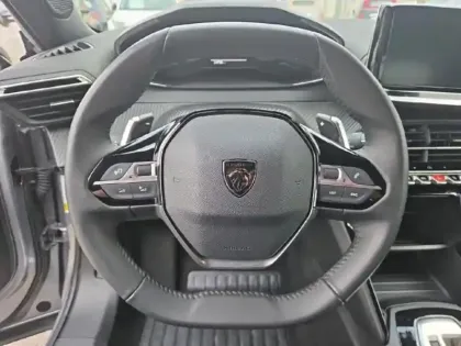 Photo 13 Peugeot 2008  1.2 Hybrid 145ch Style e-DCS6