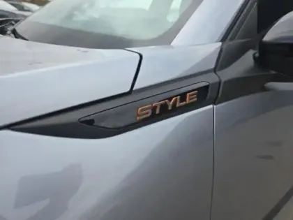 Photo 11 Peugeot 2008  1.2 Hybrid 145ch Style e-DCS6