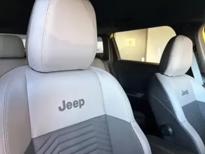 Photo 14 Jeep Compass  1.2 Turbo T3 145ch e-Hybrid First Edition BVR6