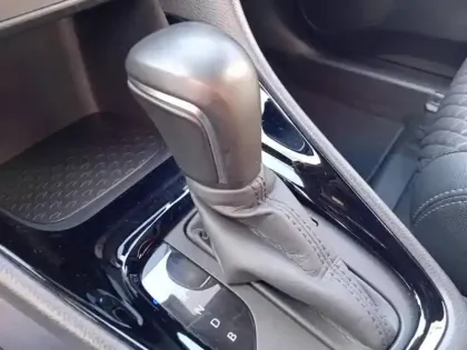 Photo 8 Toyota Yaris  116h Collection 5p