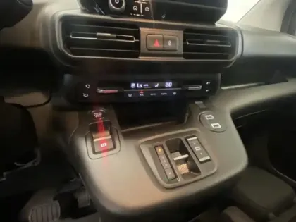 Photo 12 Peugeot Partner  M Diesel 130ch automatique Pack Premium Connect