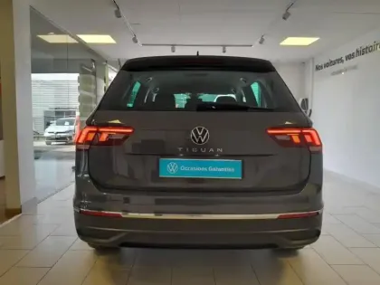 Photo 6 Volkswagen Tiguan  2.0 TDI 150ch Life Business DSG7