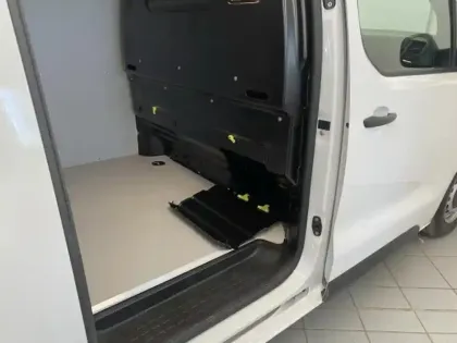 Photo 8 Peugeot Expert  Fg M 2.2 Diesel 150ch Pack Premium Connect