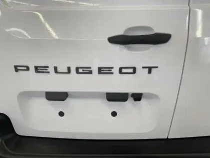 Photo 12 Peugeot Partner  M Diesel 130ch automatique Pack Premium Connect