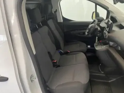 Photo 9 Peugeot Partner  M Diesel 130ch automatique Pack Premium Connect